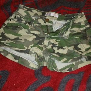 No boundaries shorts